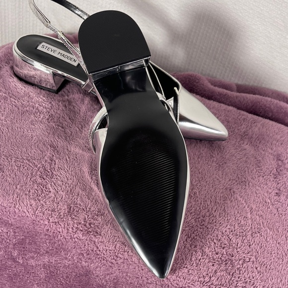 Steve Madden Metallic Silver Flats - Picture 4 of 4